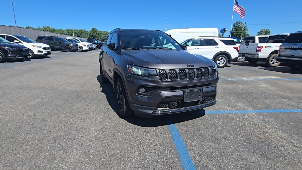 Used 2023 Jeep Compass Latitude AWD/4WD image 13