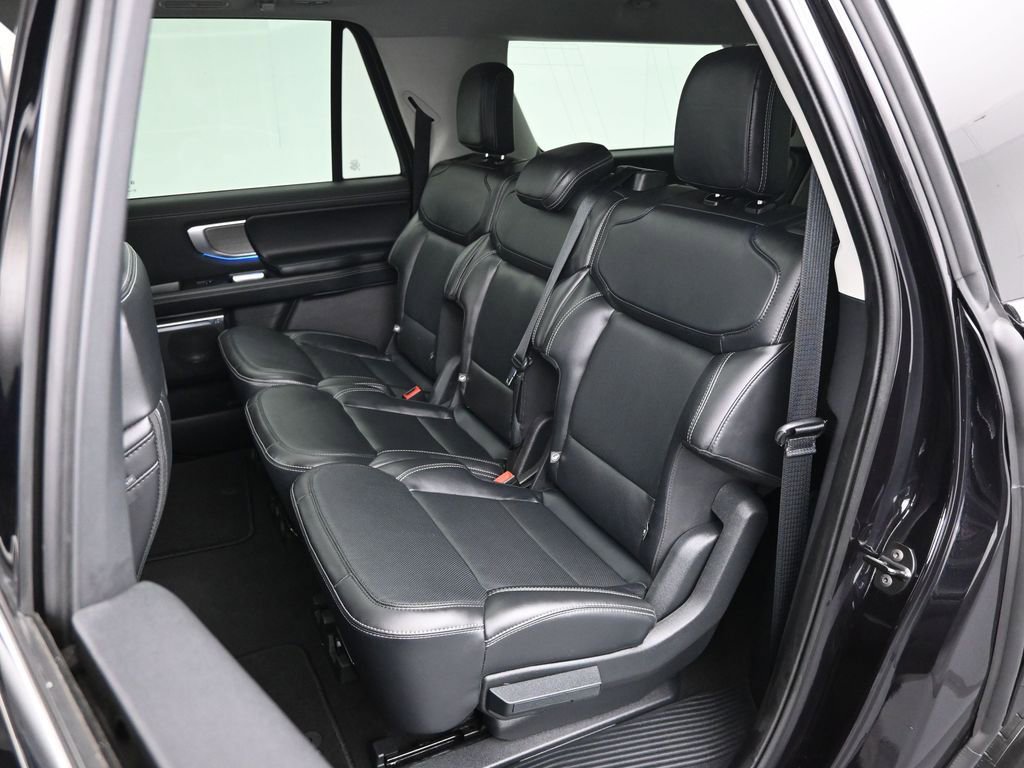 Certified 2025 Ford Expedition Max Platinum image 25