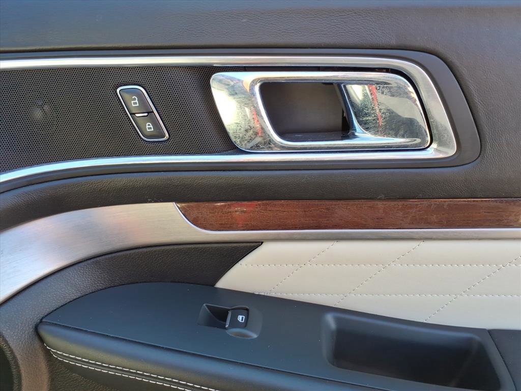 Certified 2018 Ford Explorer Platinum image 11