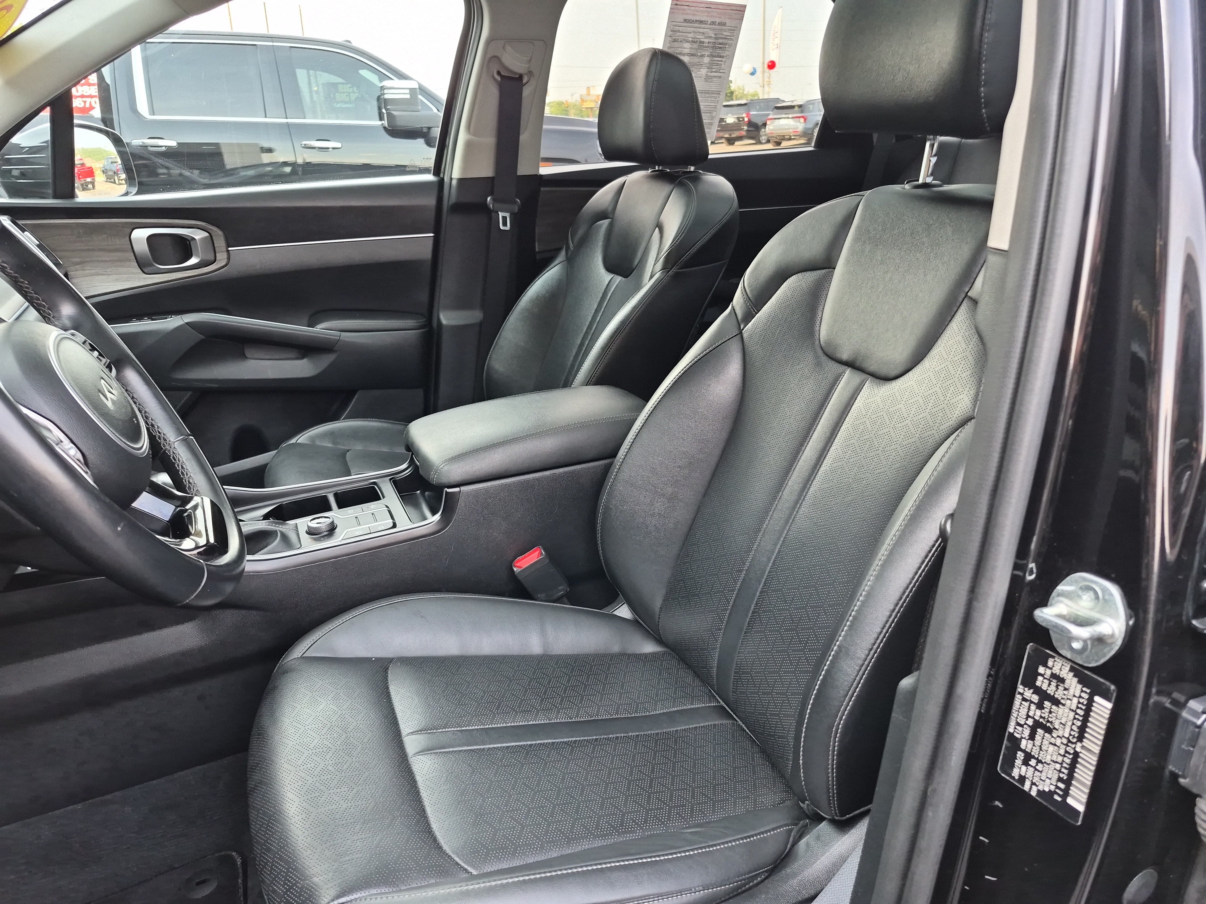 Used 2023 Kia Sorento S w/ Panoramic Sunroof Package AWD/4WD image 13