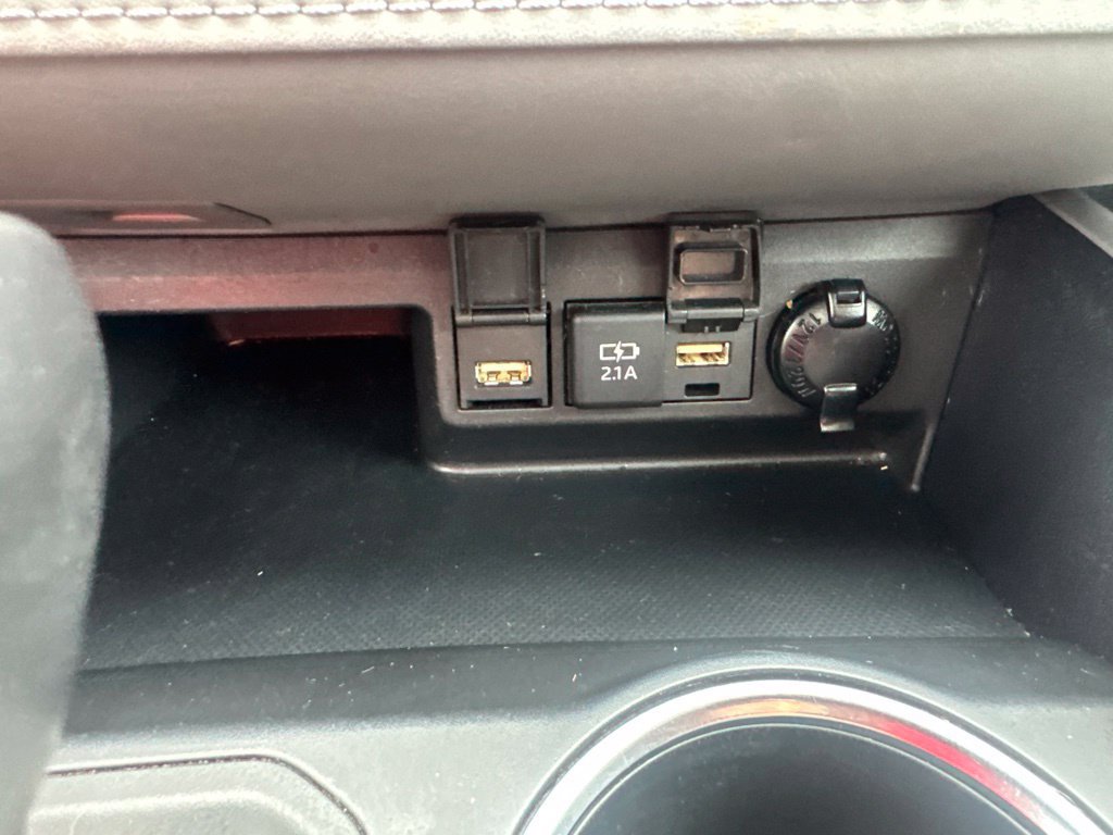 Used 2021 Toyota Highlander XLE AWD/4WD image 24