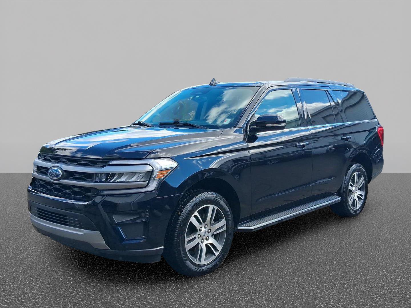 Certified 2023 Ford Expedition XLT RWD image 1