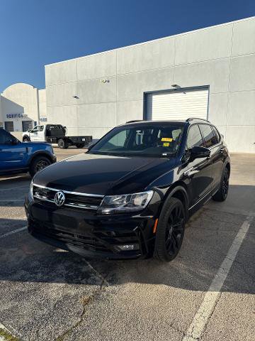 Used 2020 Volkswagen Tiguan SE R-Line image 1