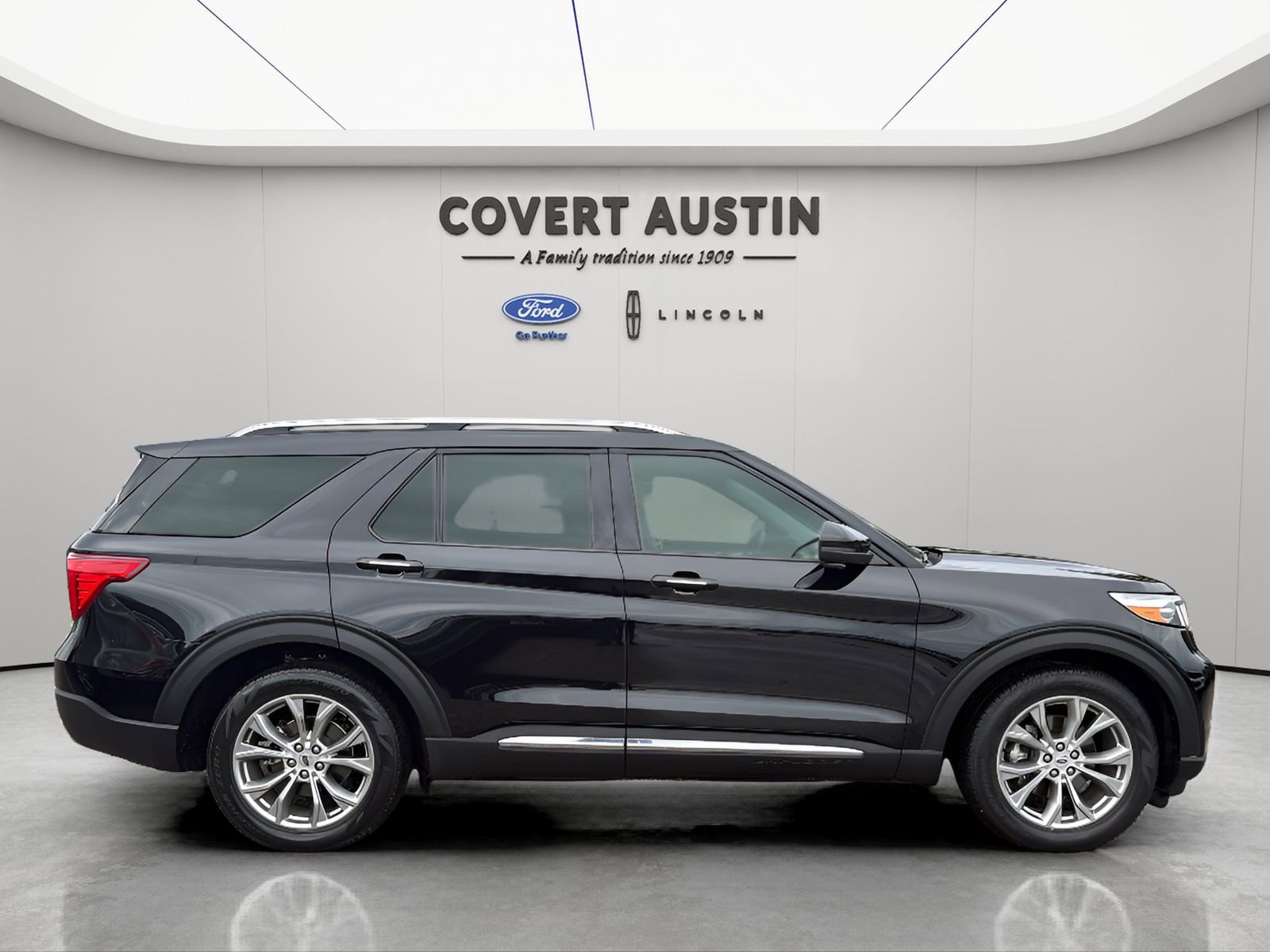 Certified 2022 Ford Explorer Limited w/ Equipment Group 301A RWD image 6