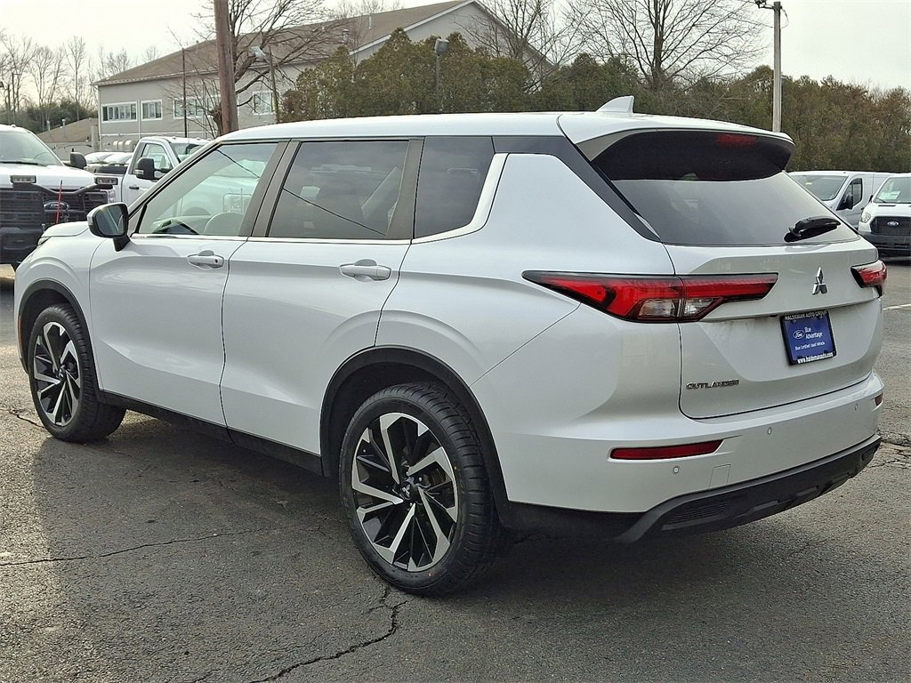 Used 2022 Mitsubishi Outlander ES image 5