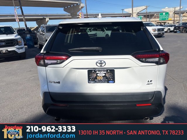 Used 2022 Toyota RAV4 LE image 3