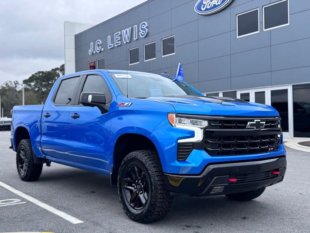 Used 2025 Chevrolet Silverado 1500 LT Trail Boss w/ Convenience Package II image 1