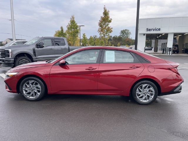 Used 2024 Hyundai Elantra SEL FWD image 2