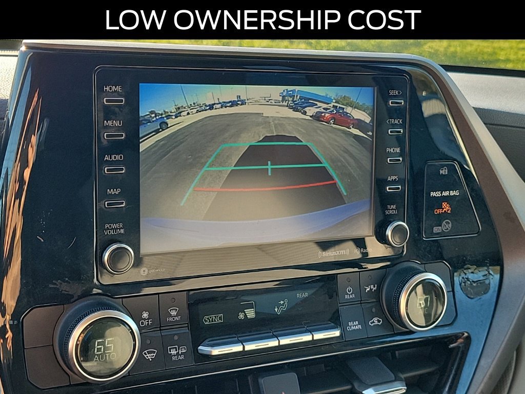 Used 2020 Toyota Highlander LE FWD image 29