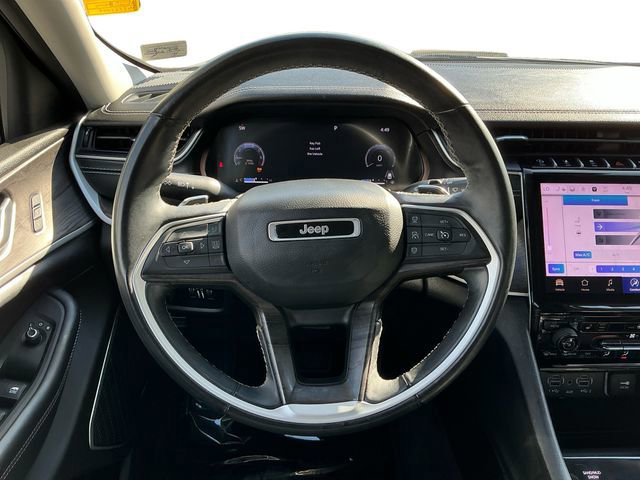 Used 2022 Jeep Grand Cherokee L Limited w/ Black Appearance Package AWD/4WD image 13