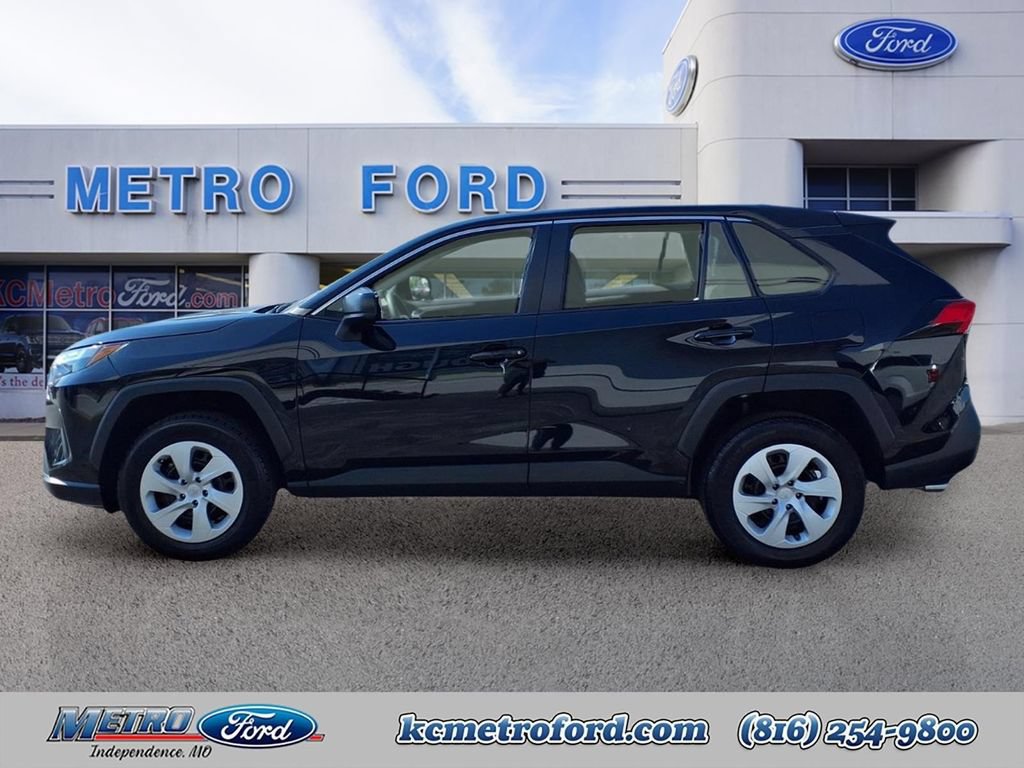 Used 2025 Toyota RAV4 LE AWD/4WD image 6