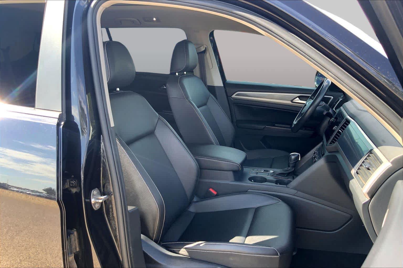 Used 2021 Volkswagen Atlas SE w/ Panoramic Sunroof Package FWD image 9