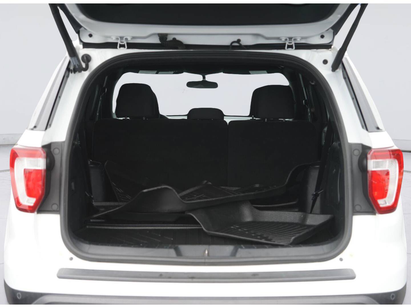 Certified 2019 Ford Explorer XLT w/ Equipment Group 201A FWD image 31