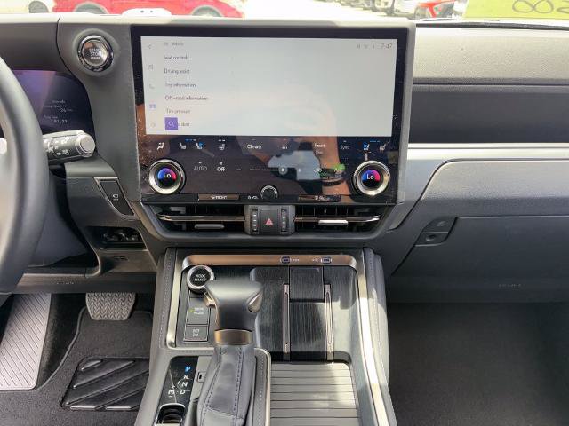 Used 2025 Lexus GX 550 w/ Accessory Package (Z1) AWD/4WD image 22