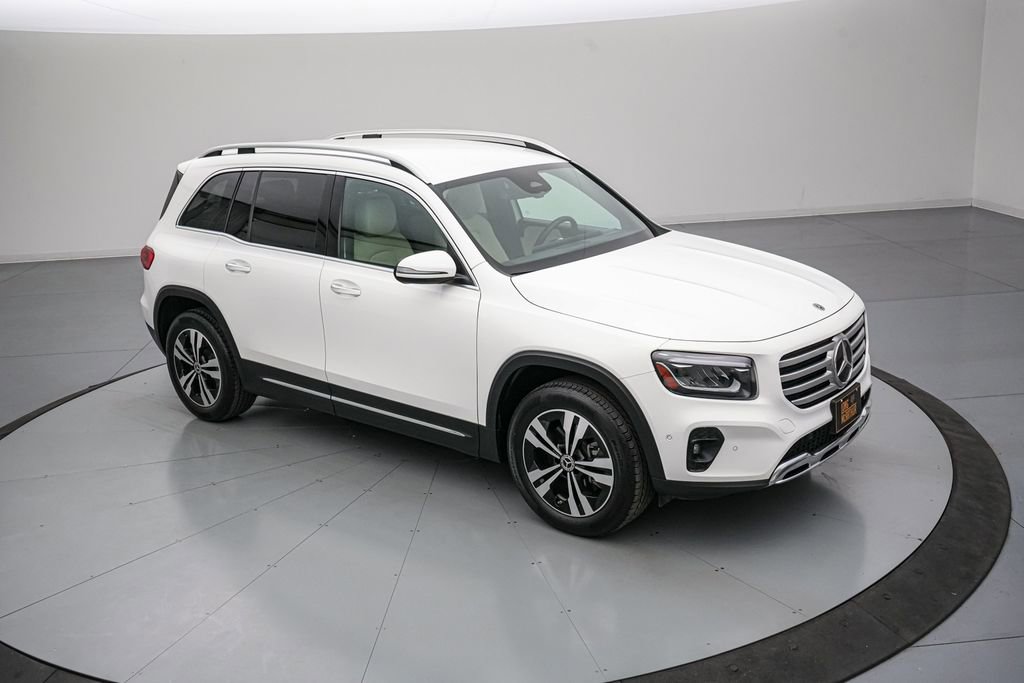 Used 2025 Mercedes-Benz GLB 250 4MATIC image 2