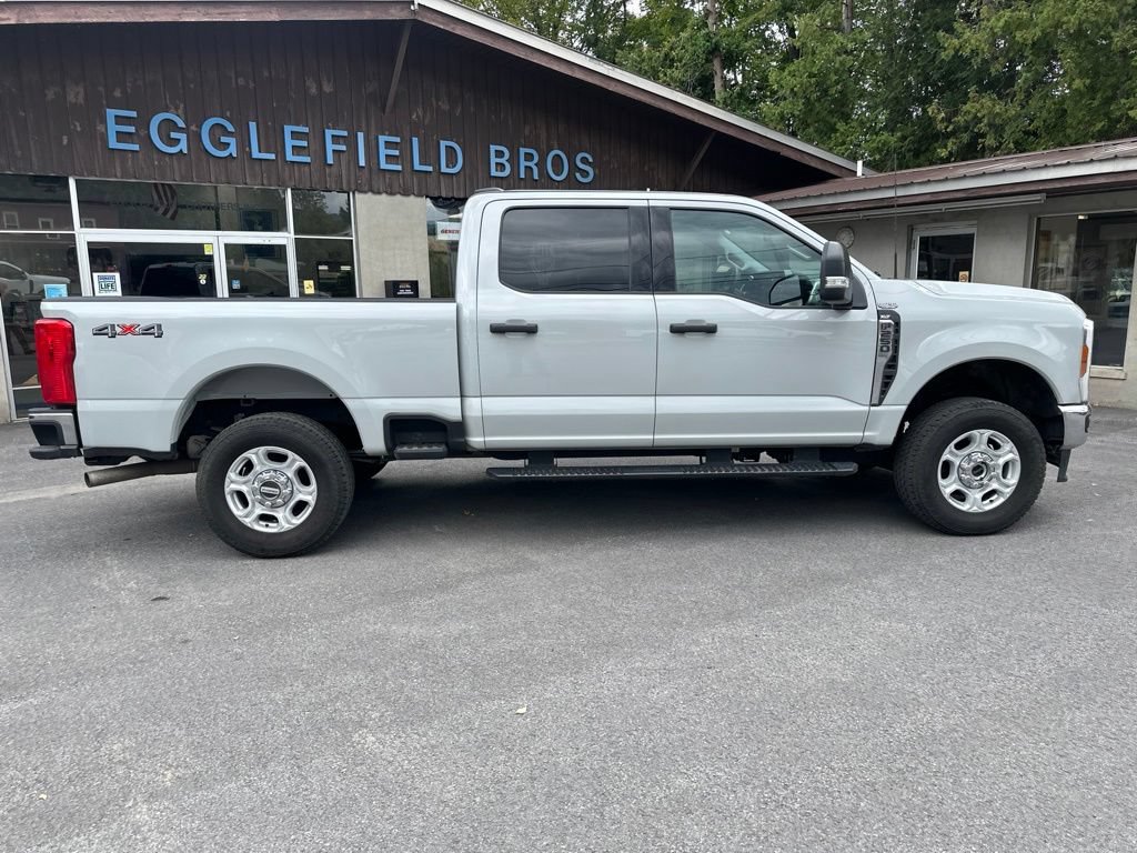 Certified 2025 Ford F250 XLT w/ Snow Plow Prep Package AWD/4WD image 4