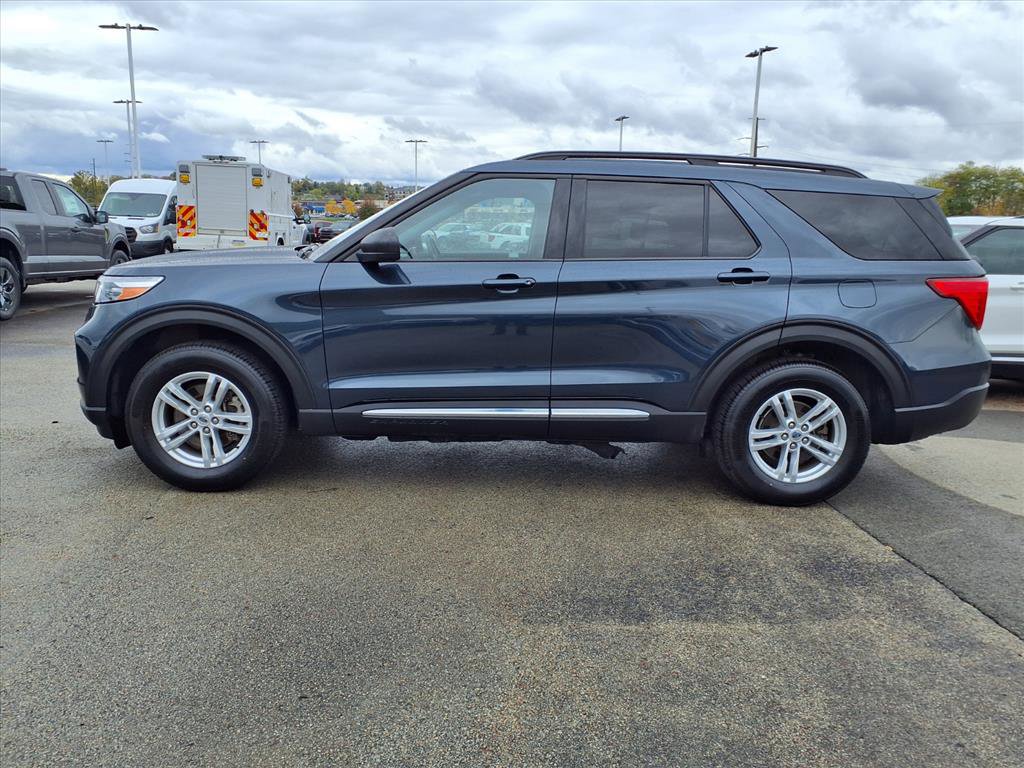 Certified 2022 Ford Explorer XLT w/ Equipment Group 202A image 4
