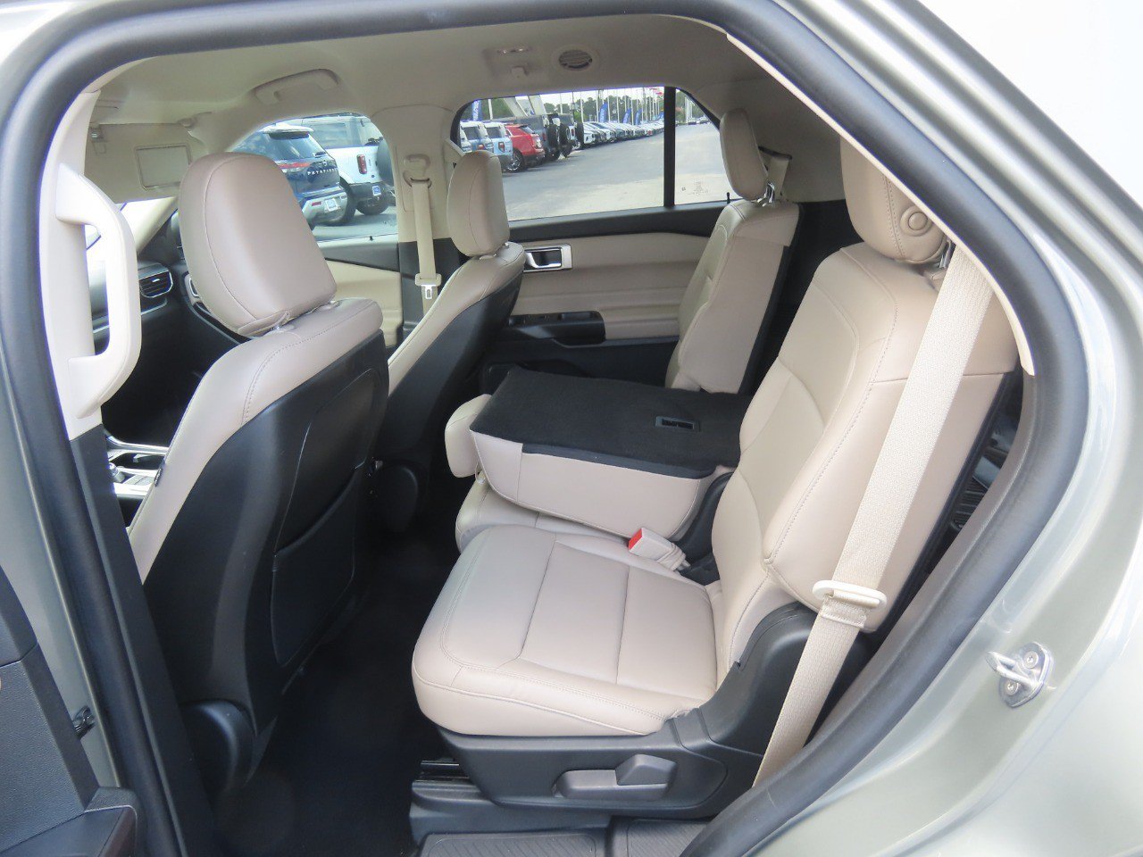 Certified 2020 Ford Explorer XLT w/ Equipment Group 202A RWD image 21