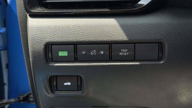 Used 2025 Nissan Sentra SR FWD image 11