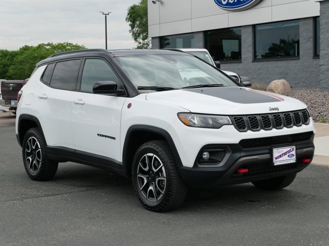 Used 2024 Jeep Compass Trailhawk AWD/4WD image 2