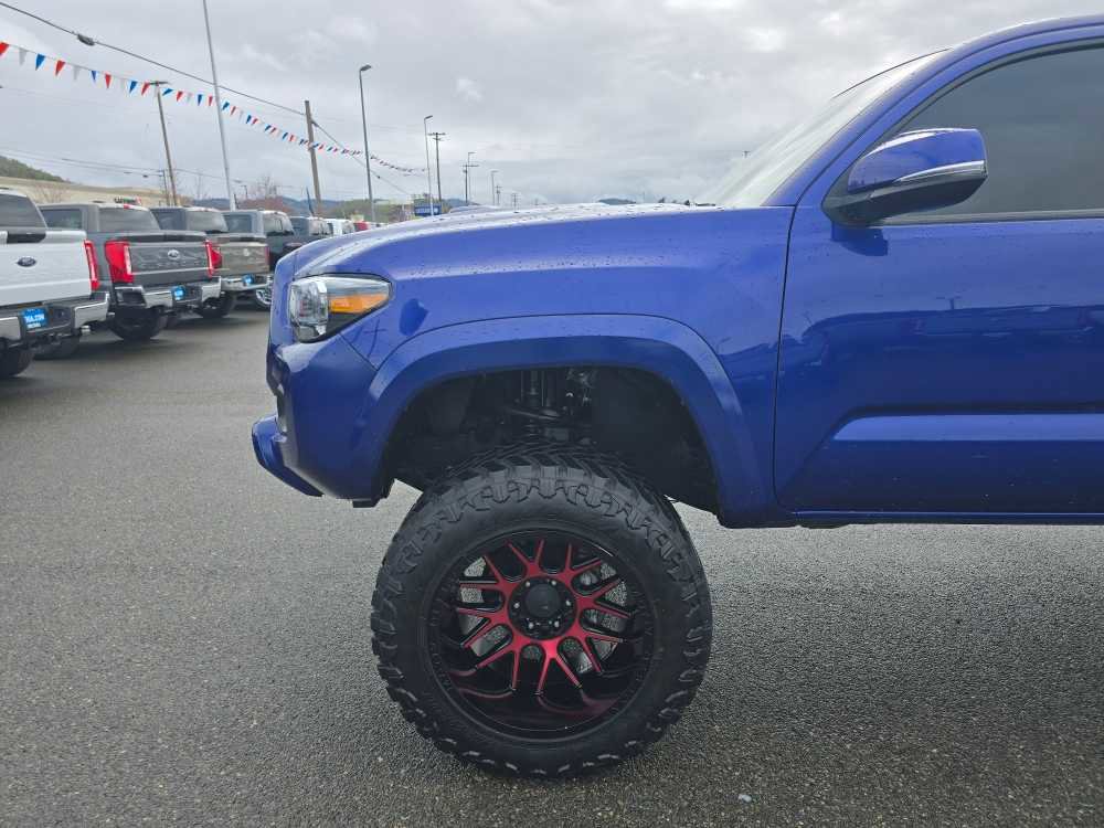 Used 2023 Toyota Tacoma TRD Sport w/ TRD Premium Sport Package image 18