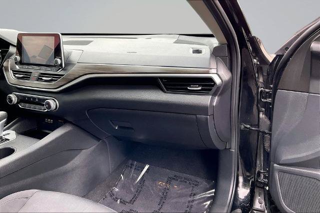Used 2025 Nissan Altima 2.5 SV FWD image 17