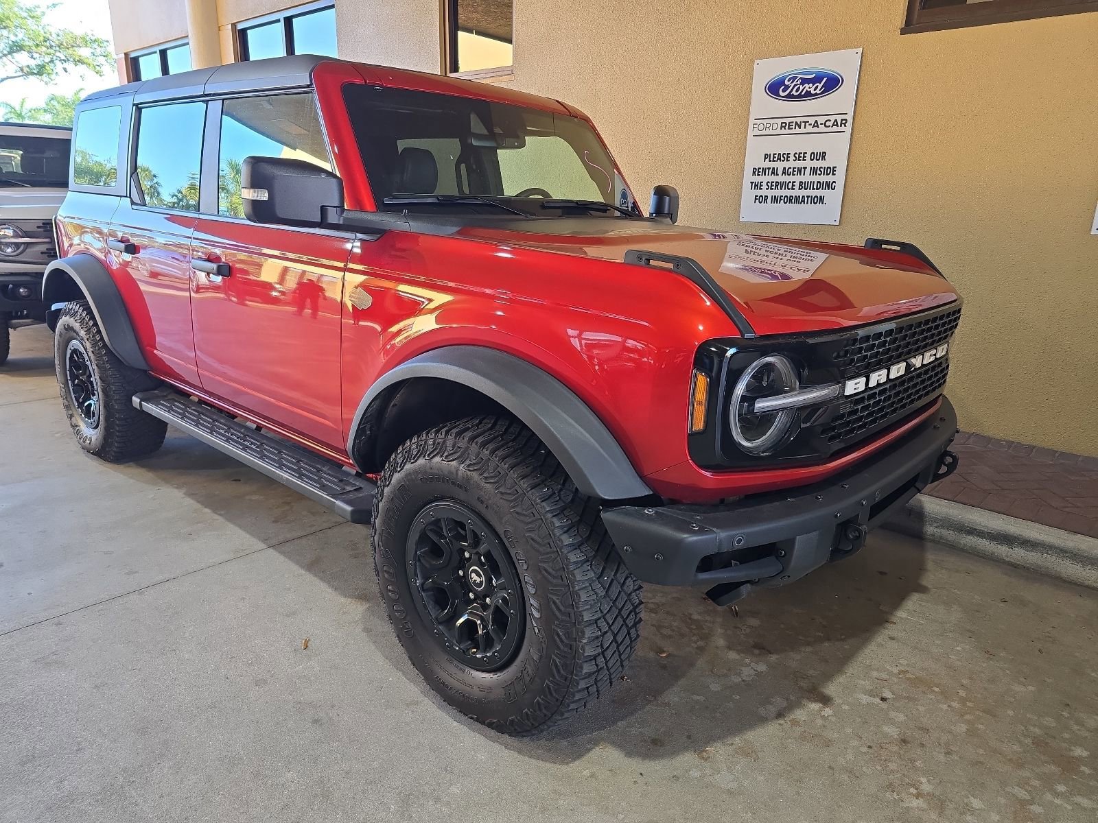 Certified 2024 Ford Bronco Wildtrak AWD/4WD image 4