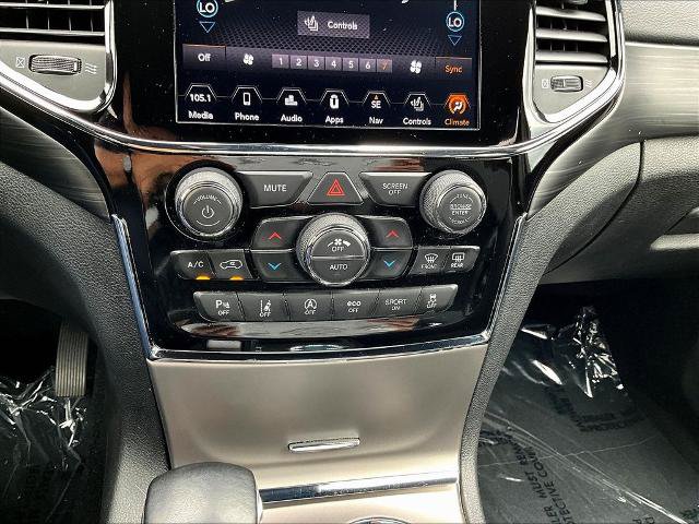 Used 2021 Jeep Grand Cherokee Laredo X AWD/4WD image 15