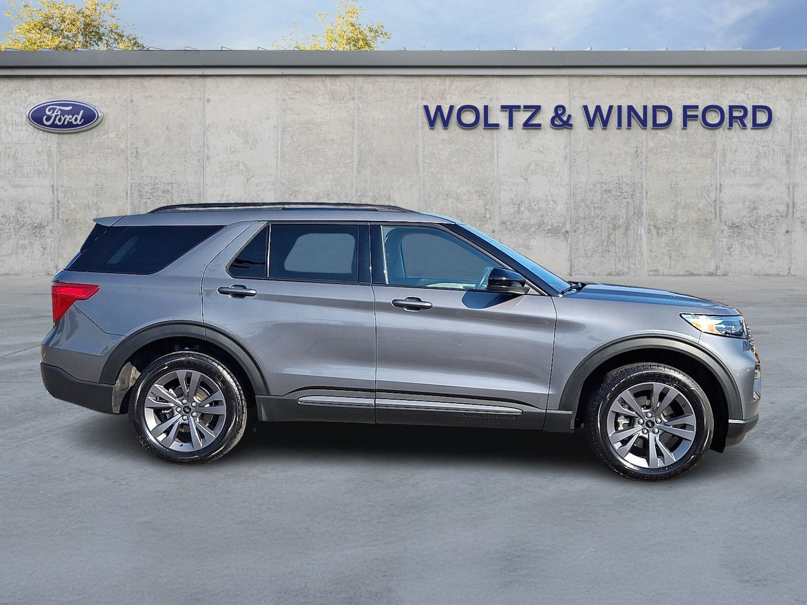 Certified 2022 Ford Explorer XLT w/ Equipment Group 202A AWD/4WD image 7