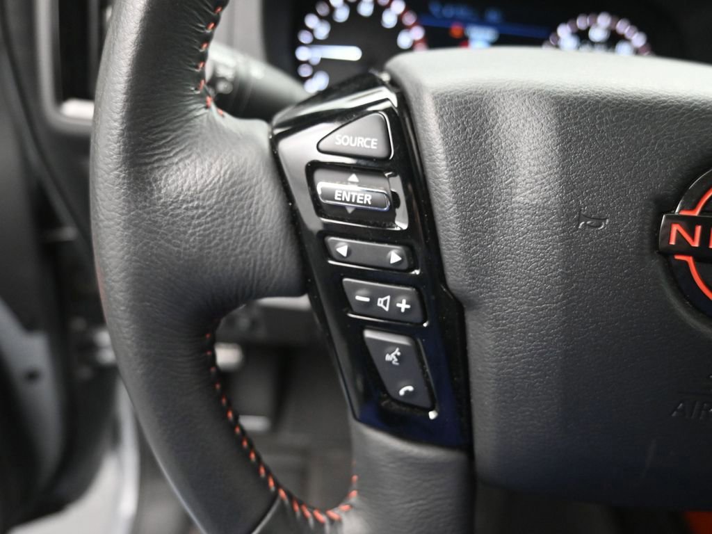 Used 2025 Nissan Frontier PRO-4X image 17