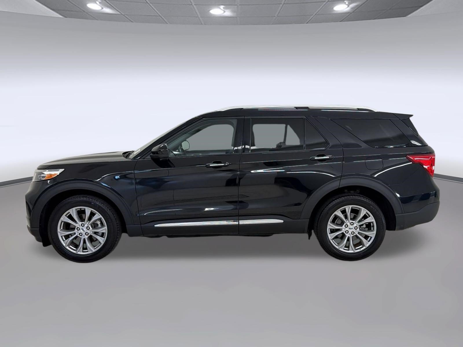 Certified 2024 Ford Explorer Limited AWD/4WD image 2