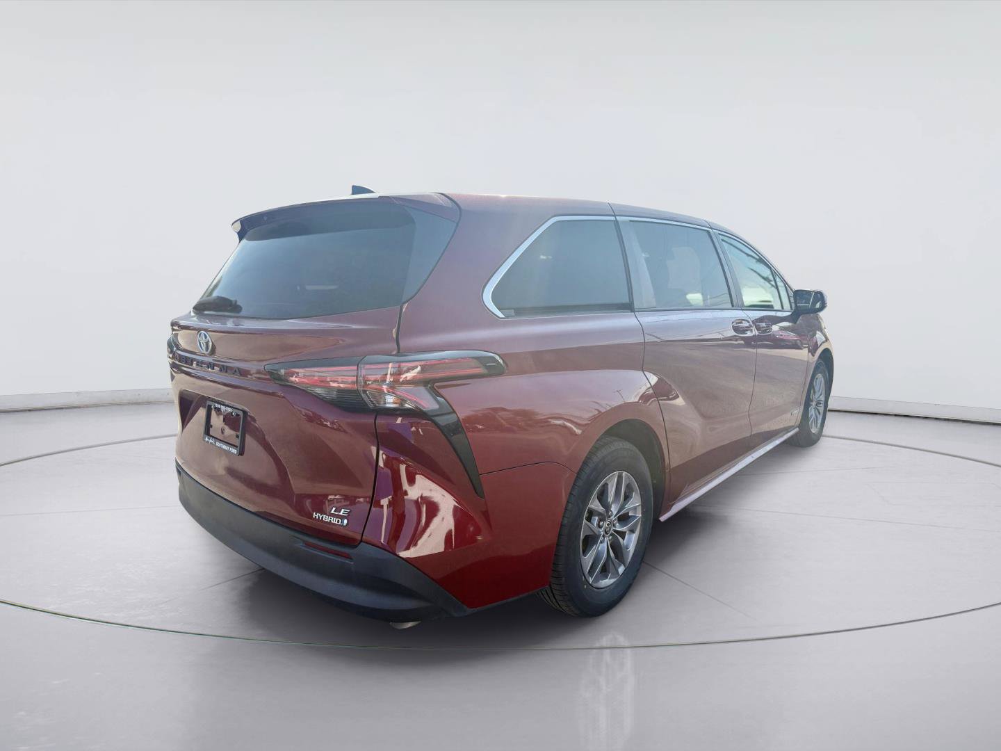 Used 2021 Toyota Sienna LE FWD image 3