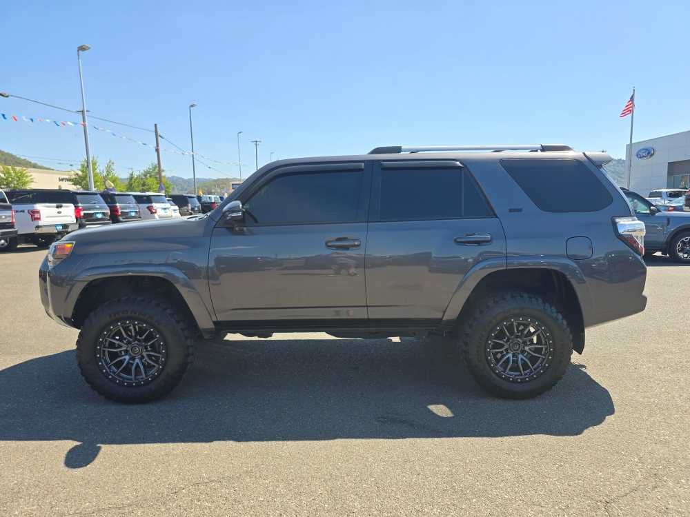 Used 2019 Toyota 4Runner SR5 Premium AWD/4WD image 2