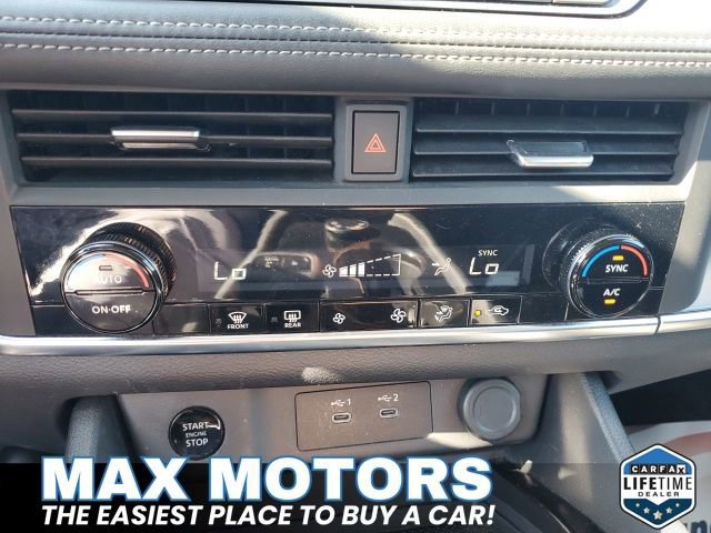 Used 2024 Nissan Rogue SV image 16