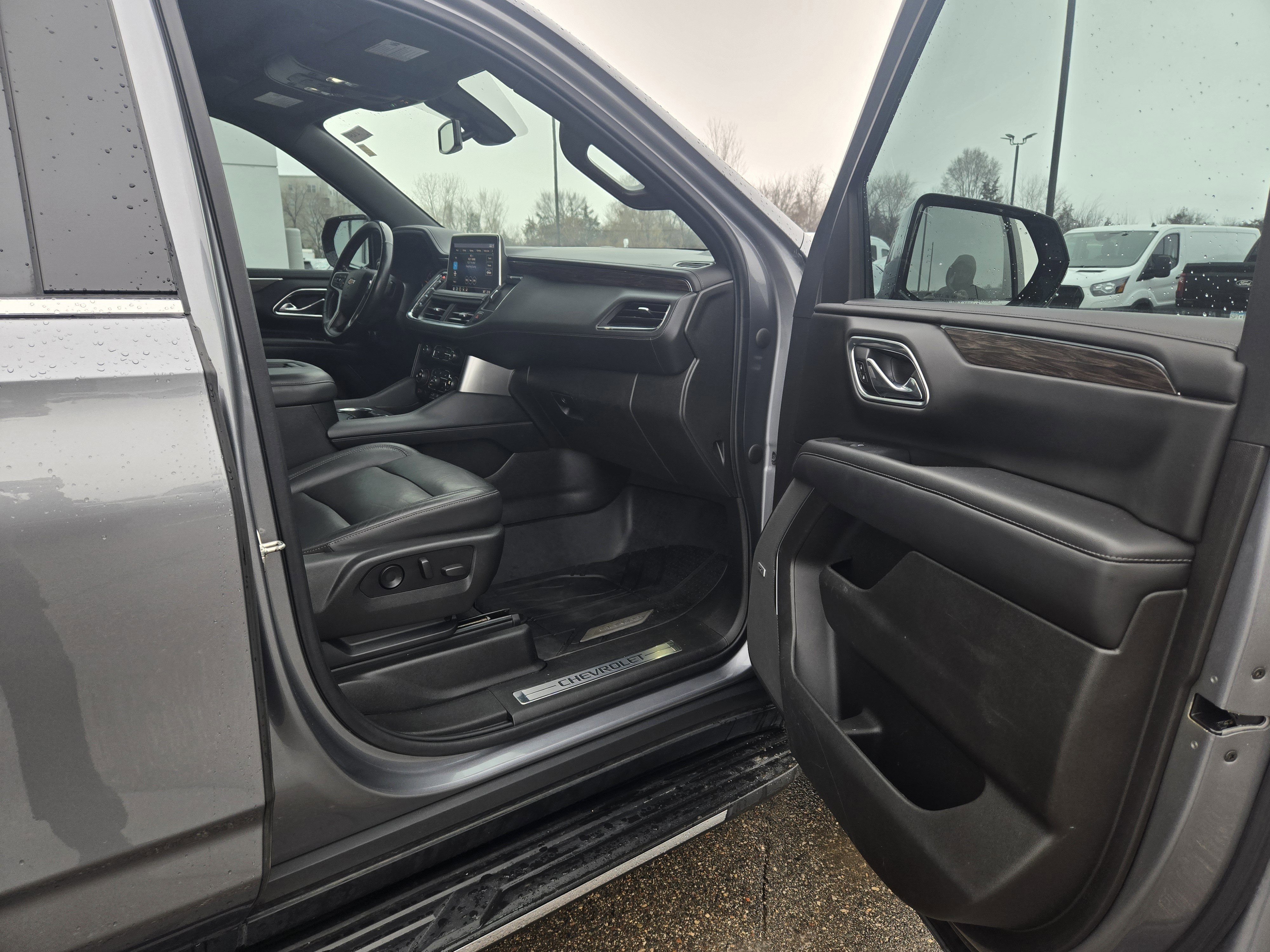 Used 2021 Chevrolet Suburban LT w/ LT Signature Package image 19