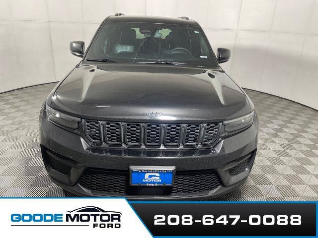 Used 2023 Jeep Grand Cherokee Altitude AWD/4WD image 3