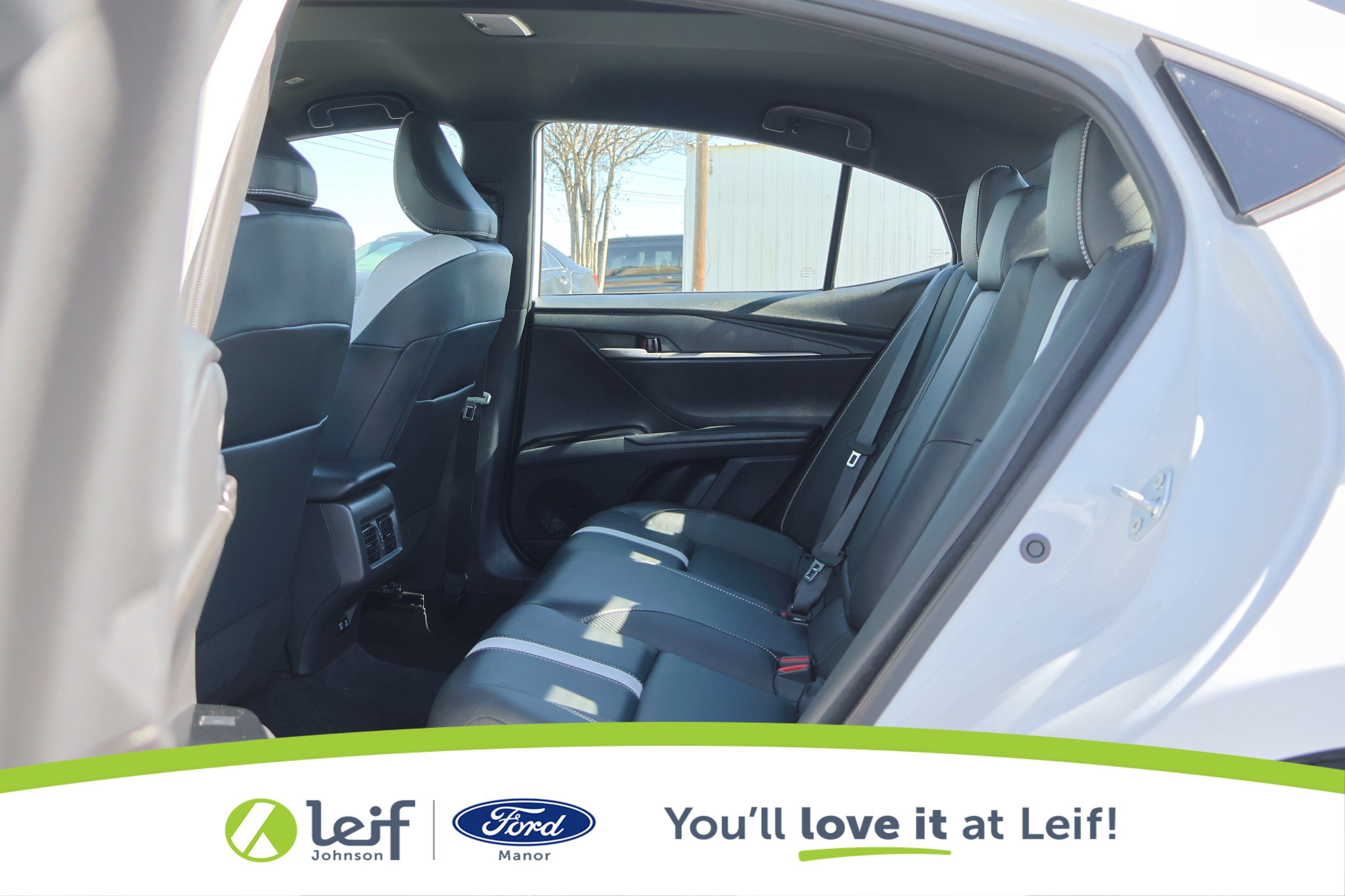 Used 2025 Toyota Camry SE image 27