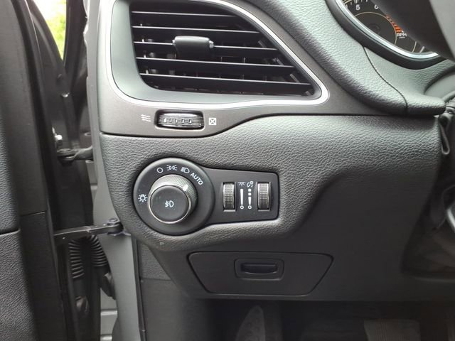 Used 2022 Jeep Cherokee Trailhawk AWD/4WD image 18