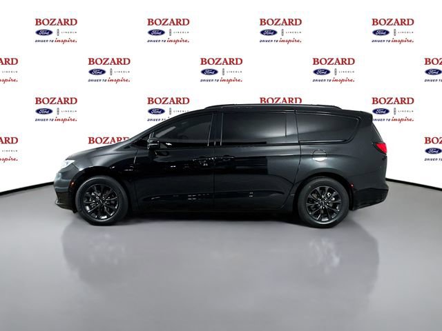 Used 2021 Chrysler Pacifica Touring w/ S Appearance Package image 5