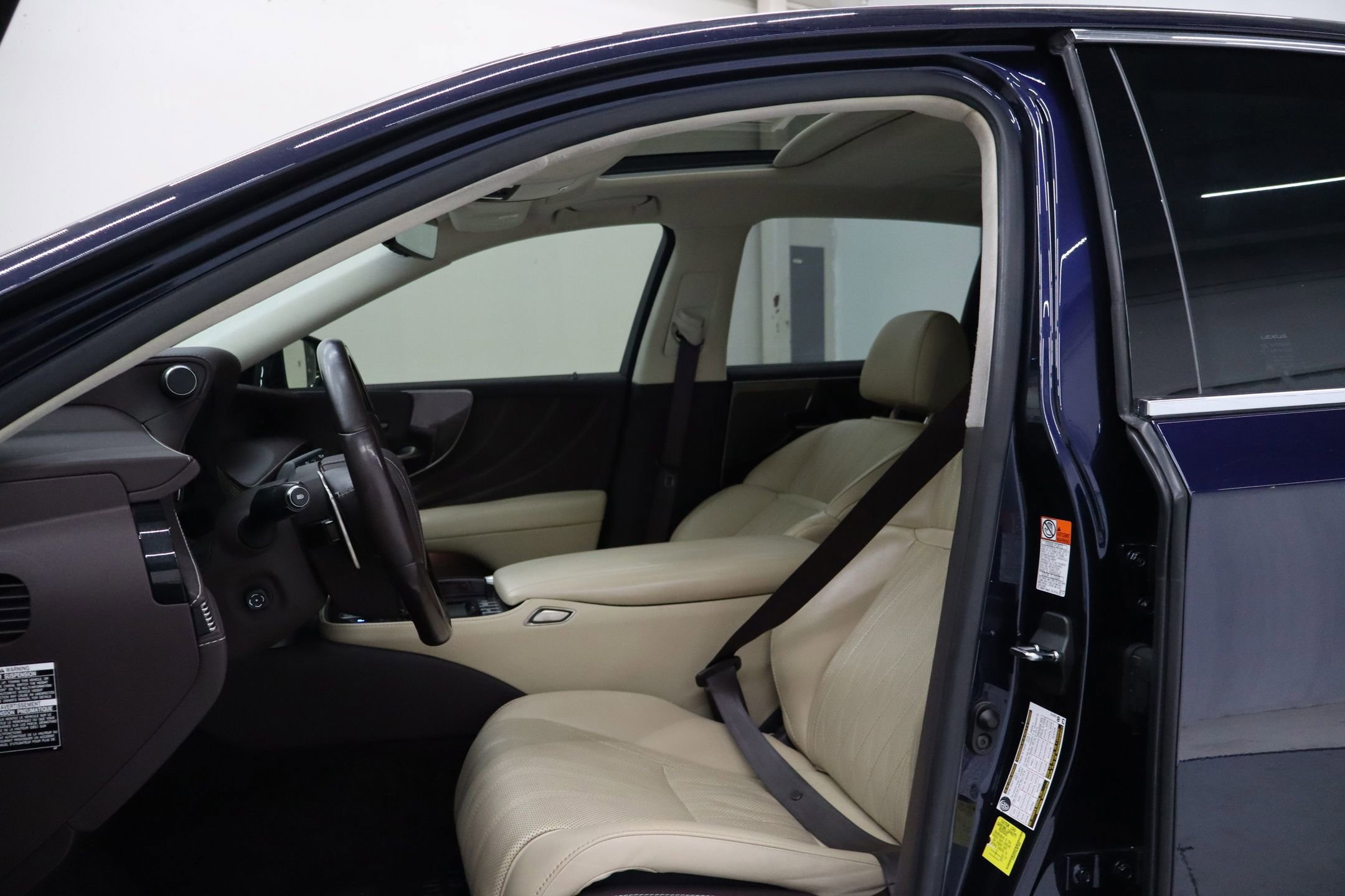 Used 2020 Lexus LS 500 w/ Interior Upgrade Package RWD image 10