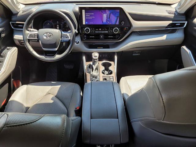 Used 2023 Toyota Highlander Limited AWD/4WD image 14