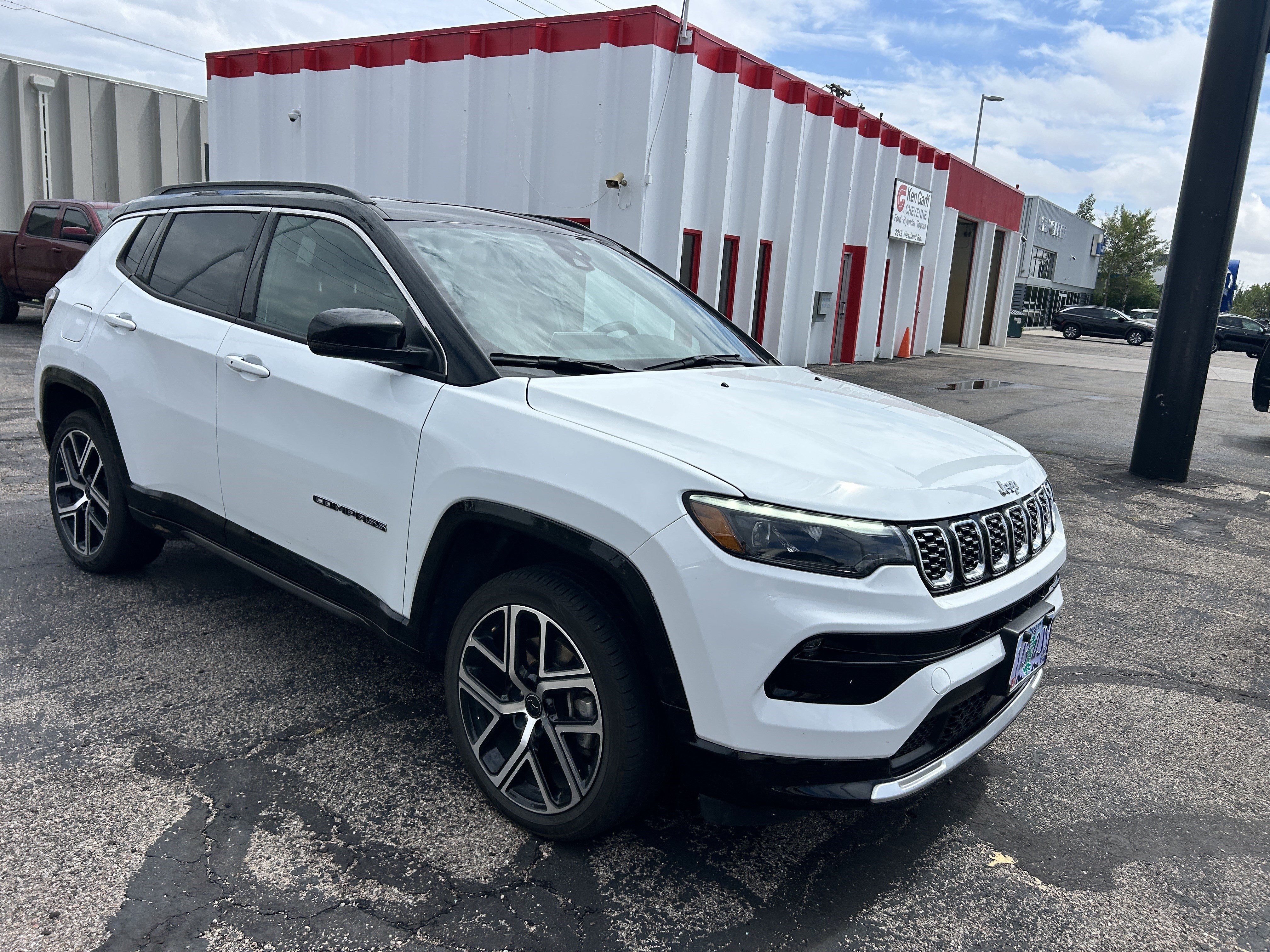 Used 2025 Jeep Compass Limited w/ Elite Group AWD/4WD image 7