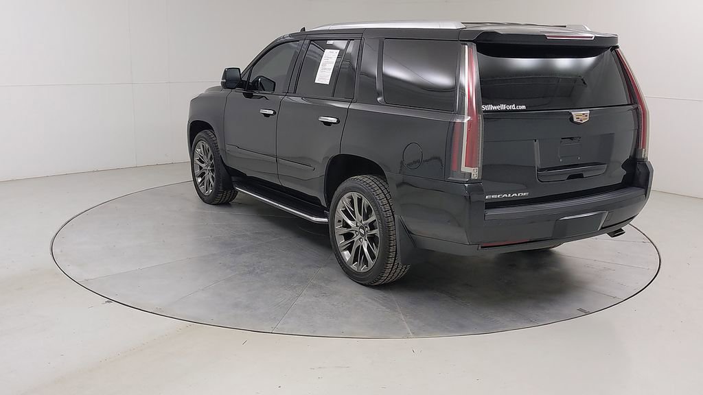 Used 2019 Cadillac Escalade Premium Luxury w/ Escalade Sport Edition AWD/4WD image 18