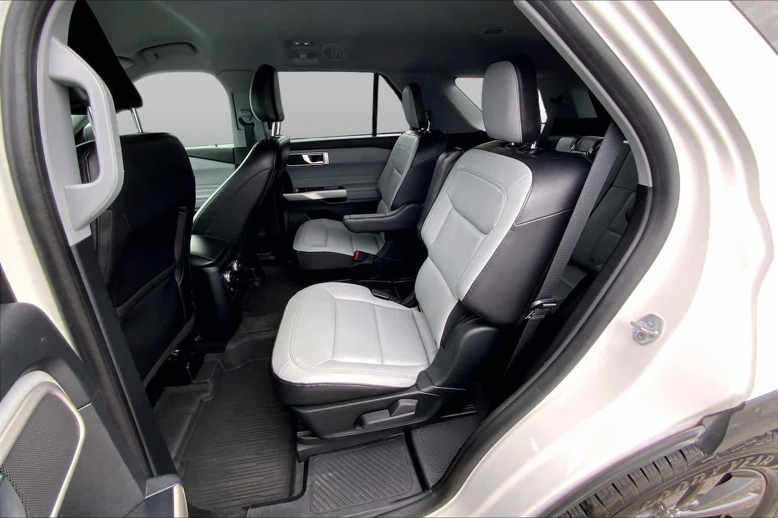 Certified 2021 Ford Explorer XLT w/ Equipment Group 202A RWD image 20