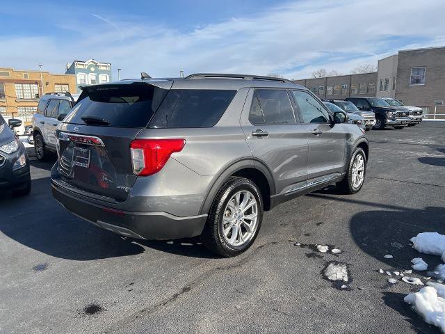 Certified 2022 Ford Explorer XLT w/ Equipment Group 202A image 4