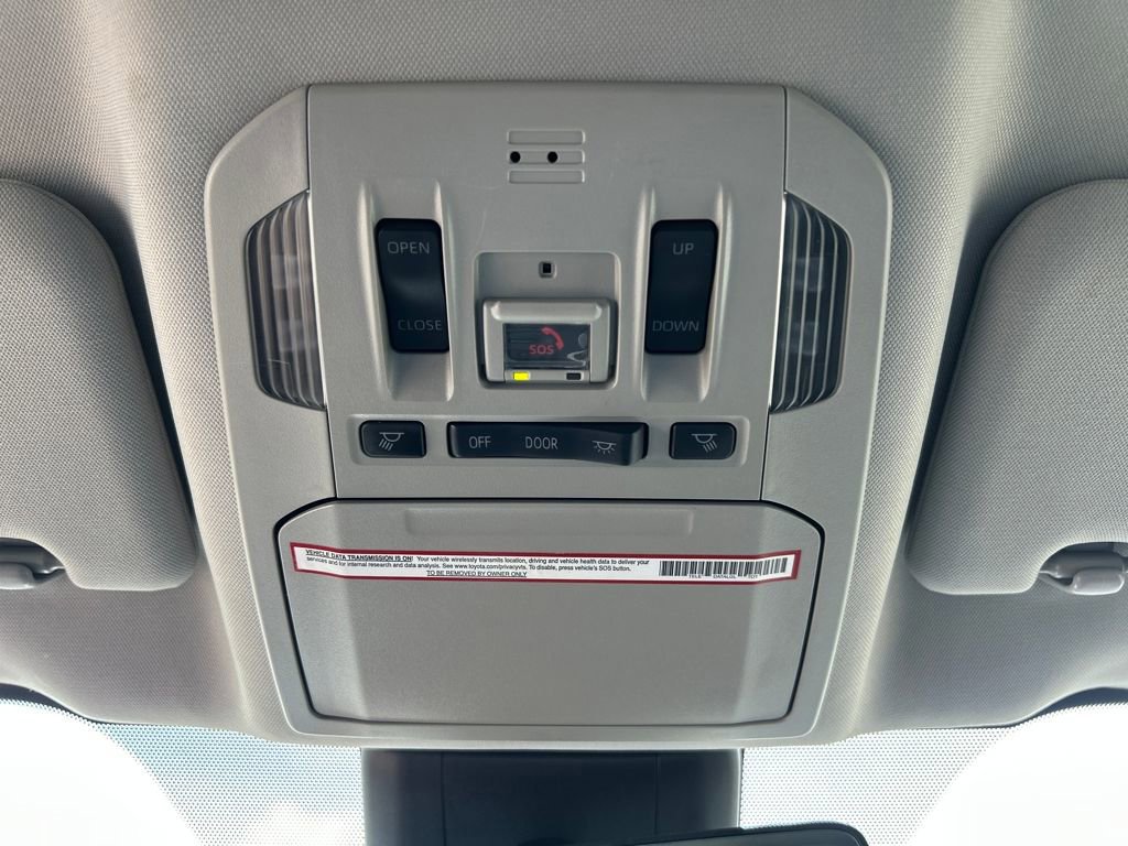 Used 2021 Toyota Highlander XLE AWD/4WD image 21