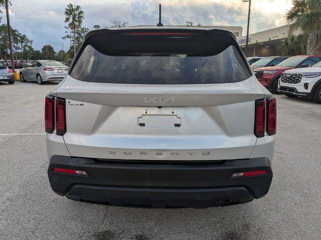 Used 2022 Kia Sorento LX FWD image 5