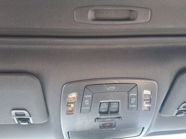 Used 2023 Toyota Sienna XLE FWD image 22