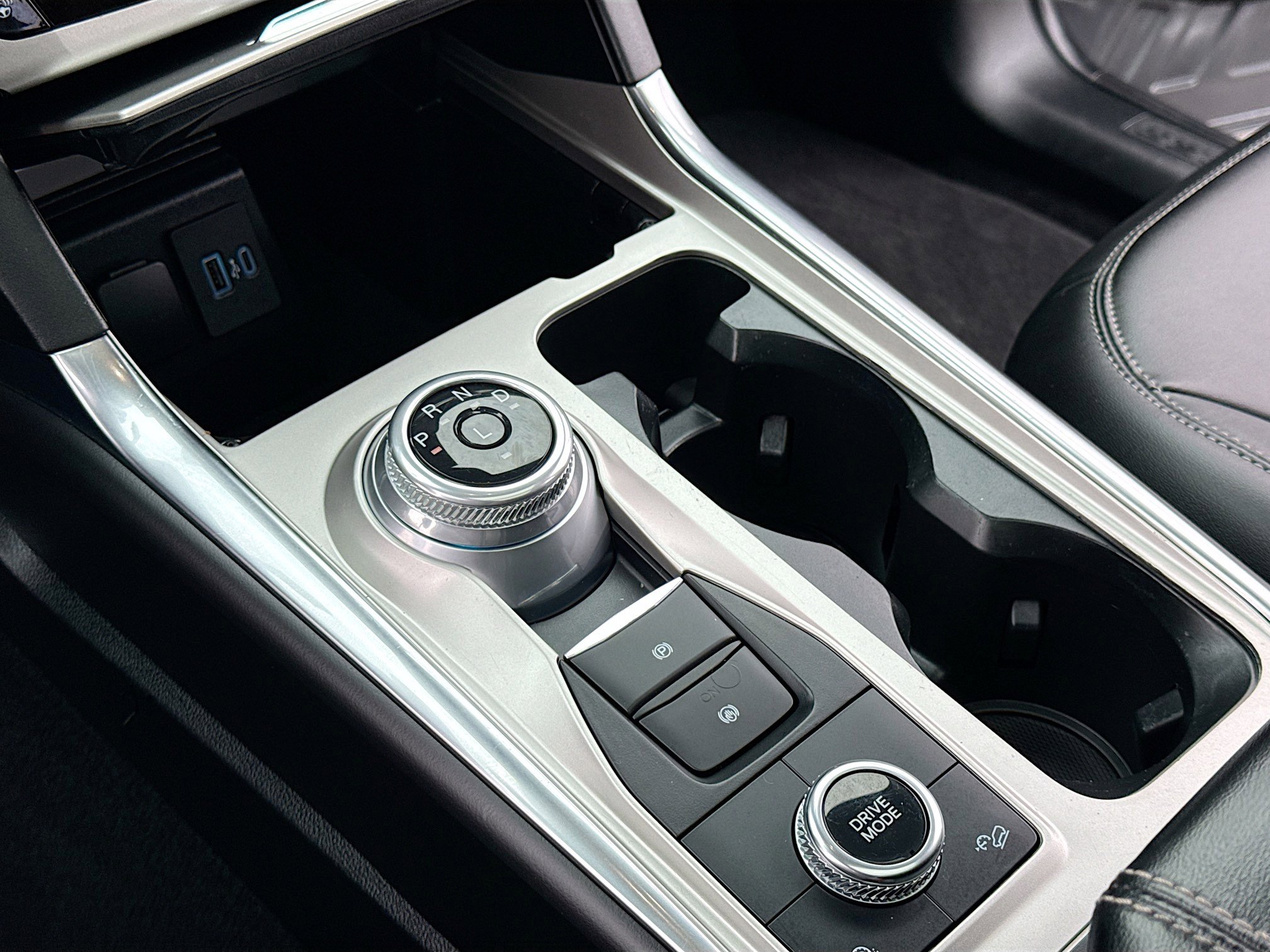 Certified 2022 Ford Explorer XLT w/ Equipment Group 202A image 11