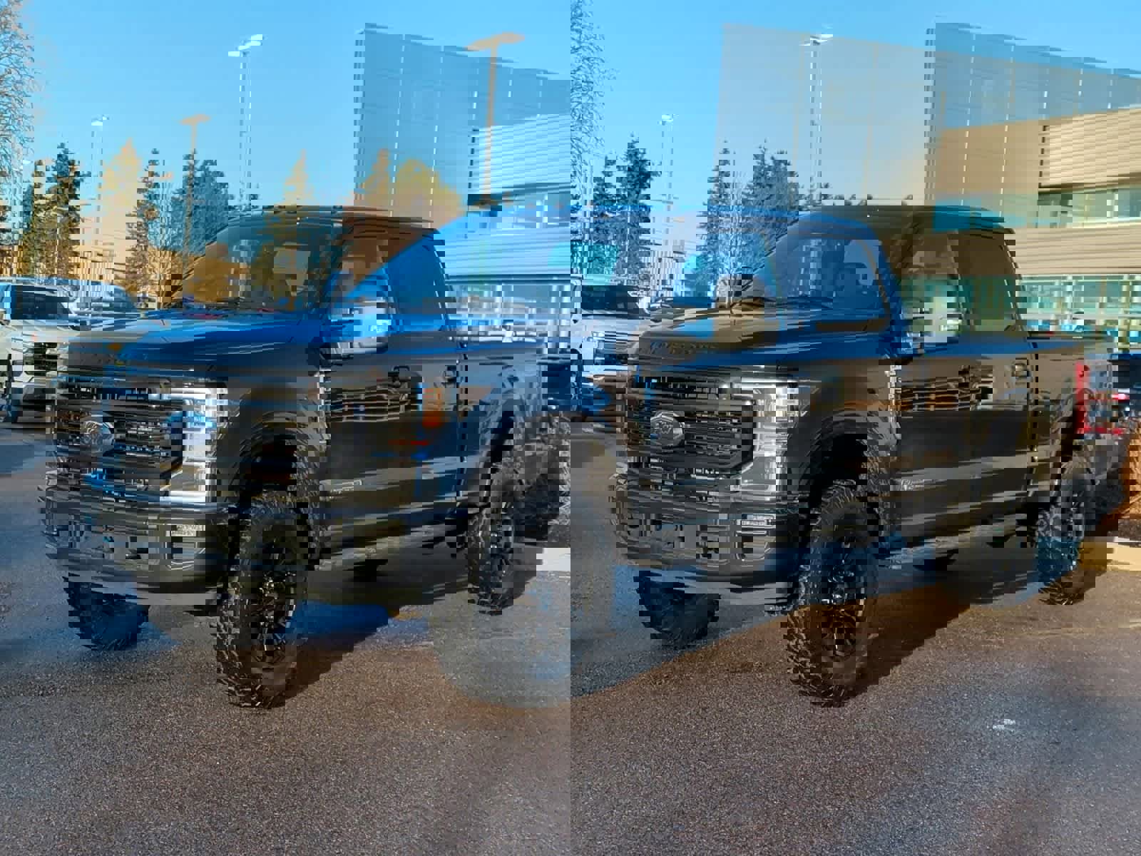 Certified 2022 Ford F350 Lariat w/ Tremor Off-Road Package image 4